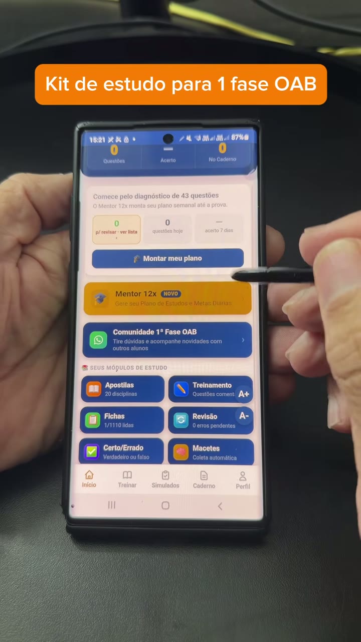 Tela do app 1ª Fase com os botões Apostilas, Treinamento, Fichas, Revisão, Mentor 12X e Comunidade